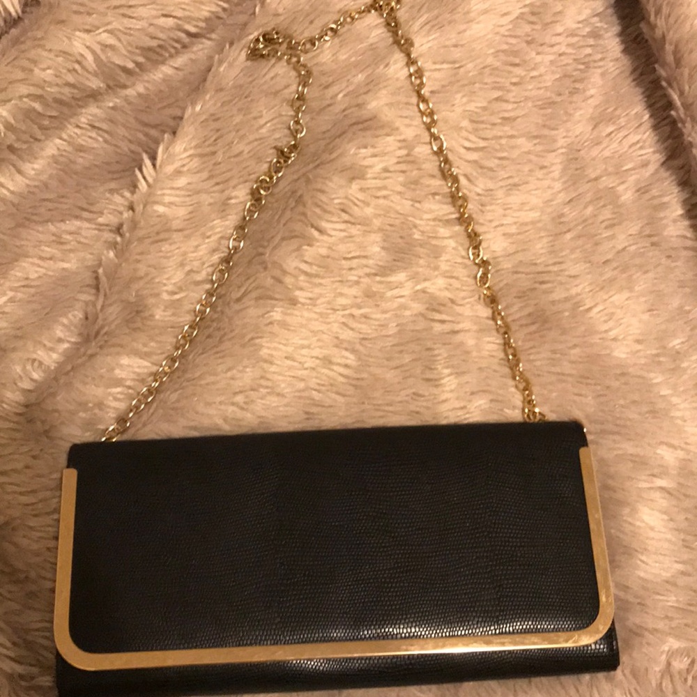 NEW Black clutch with gold chain✨